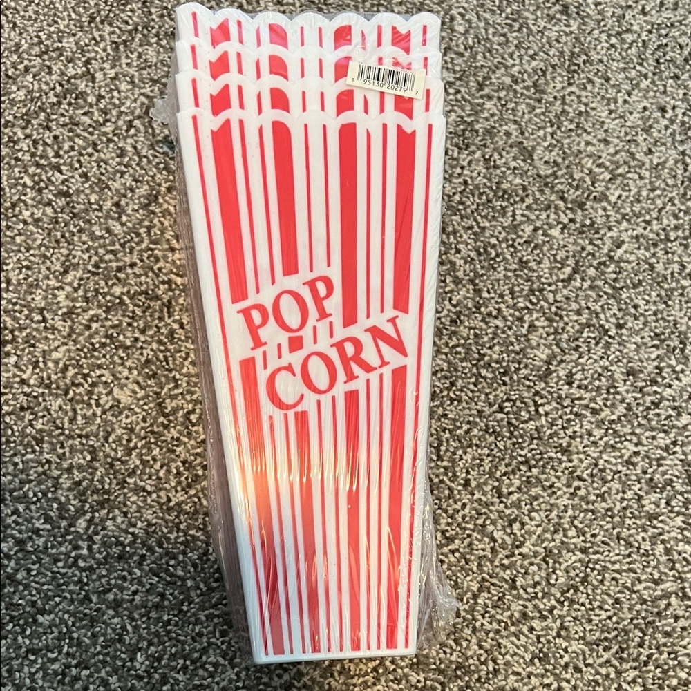 BNWT retro red/white plastic popcorn containers -perfect for parties/movie night
